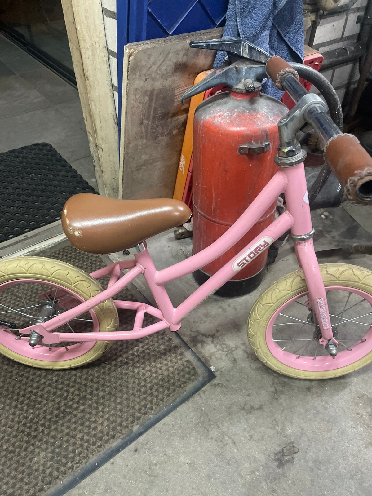 Nog een leuk loopfietsje, Fietsen en Brommers, Fietsen | Kinderfietsjes, Ophalen of Verzenden, Zo goed als nieuw, Minder dan 16 inch