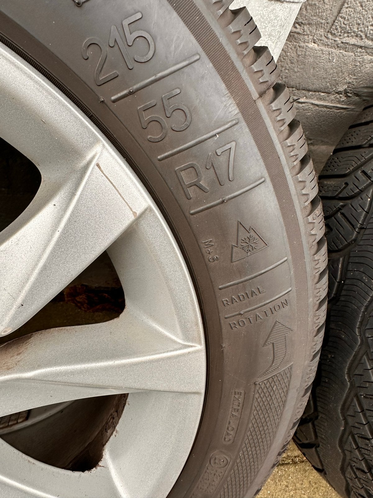 Peugeot 17 inch velgen met winterbanden 215/55 R17, Auto-onderdelen, Banden en Velgen, 17 inch, Personenwagen, Gebruikt
