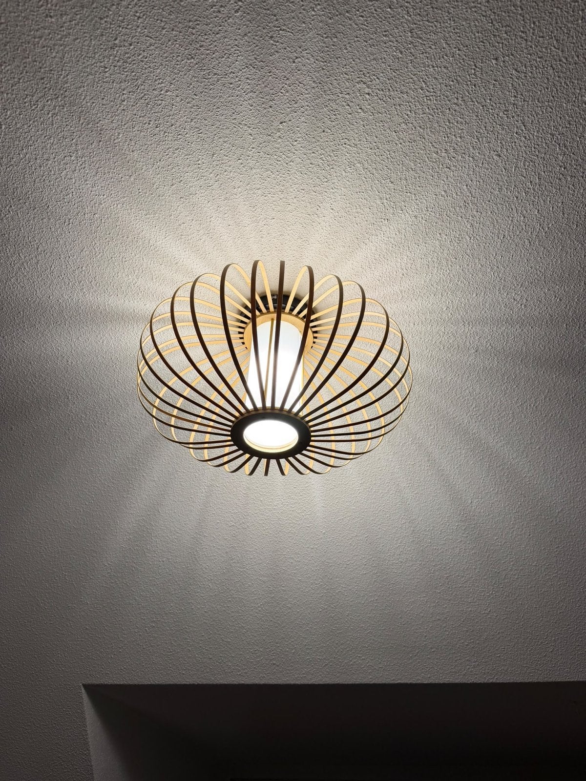 Moderne Plafondlamp met Houten Lamellen, Ophalen, Modern, Plafondlamp, Hout