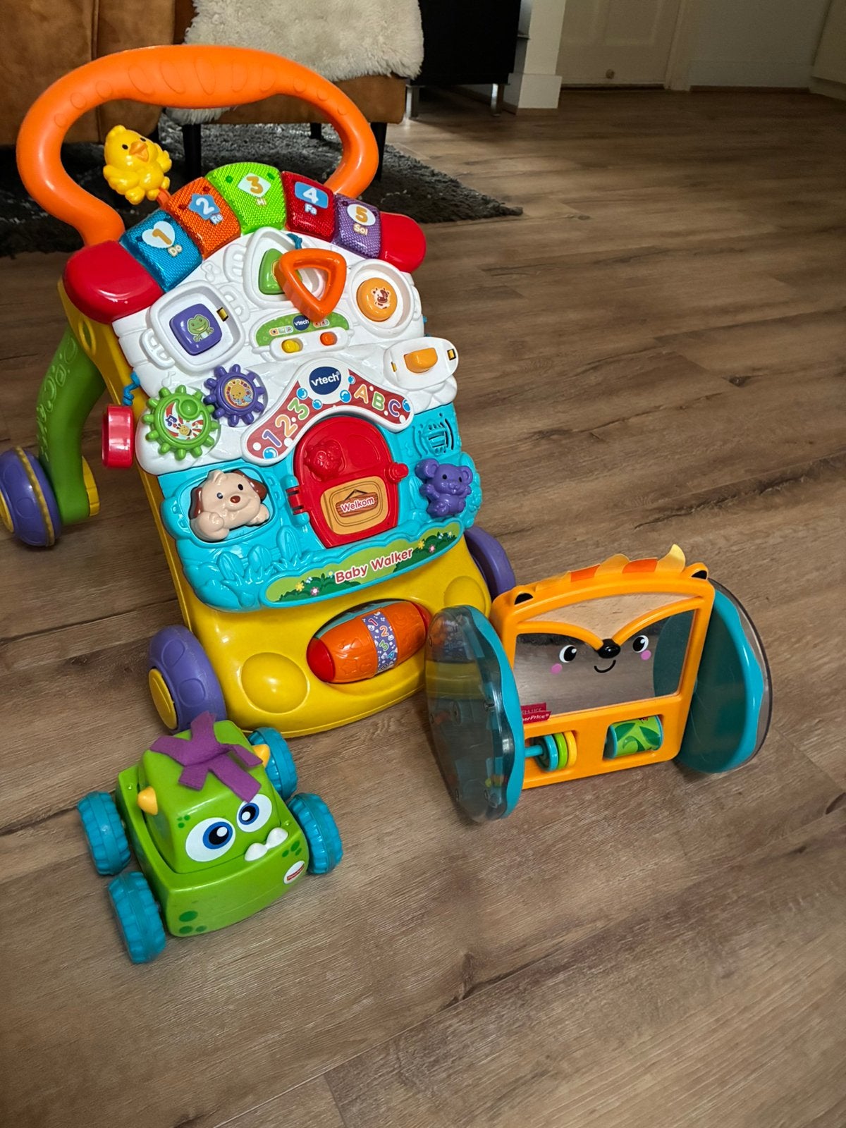 Loop kar met muziek en geluid en nog 2 speeltjes, Ophalen, Zo goed als nieuw
