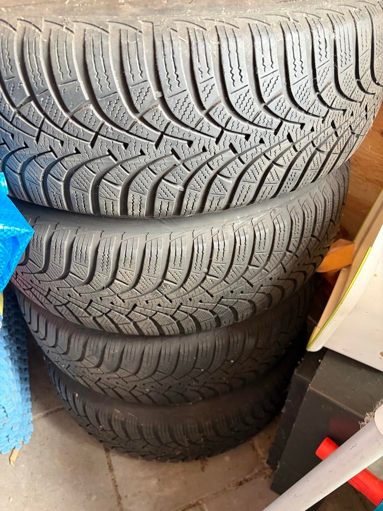 Winterbanden 195/65 R15 met velg en bouten, Ophalen, Gebruikt, 15 inch, Banden en Velgen