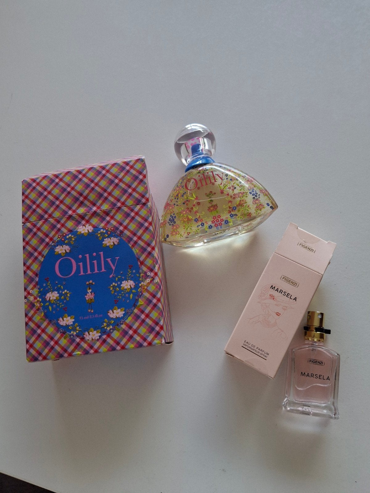 2 x parfum. Oilily en Marsela., Verzamelen, Parfumverzamelingen, Ophalen of Verzenden, Miniatuur