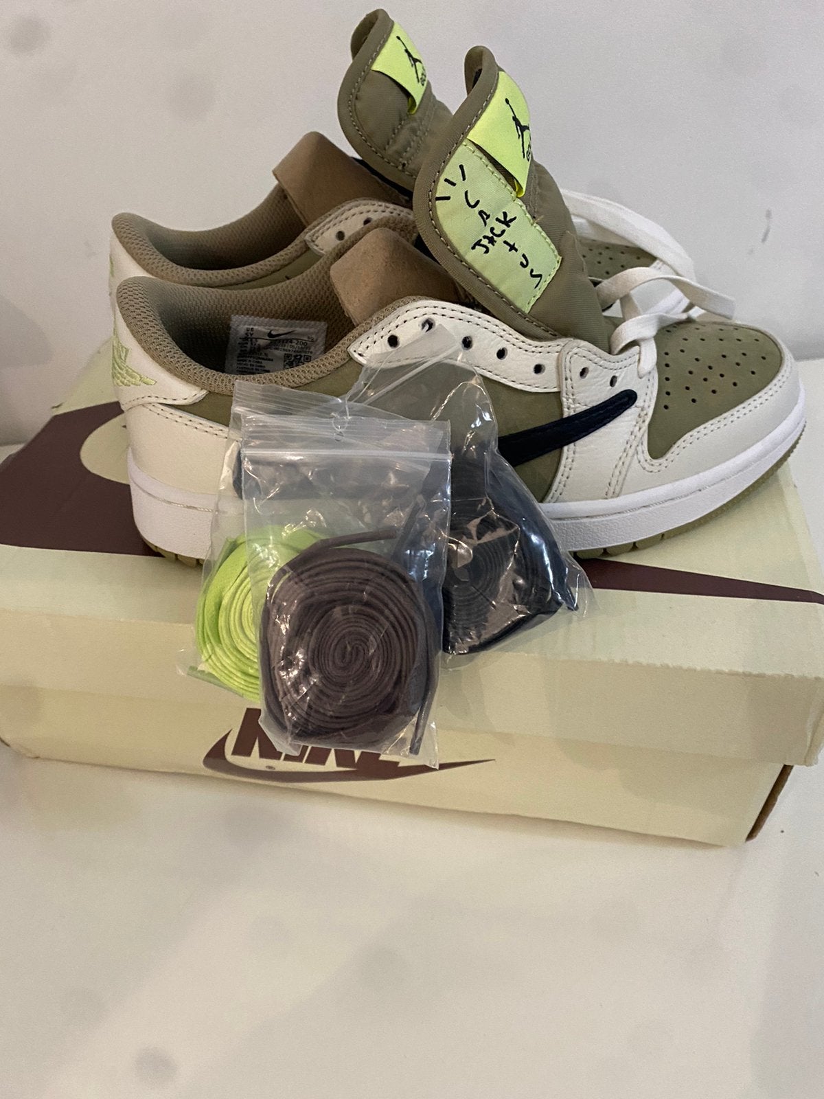 Travis Scott sneakers, Overige kleuren, Ophalen of Verzenden, Sneakers of Gympen, Zo goed als nieuw