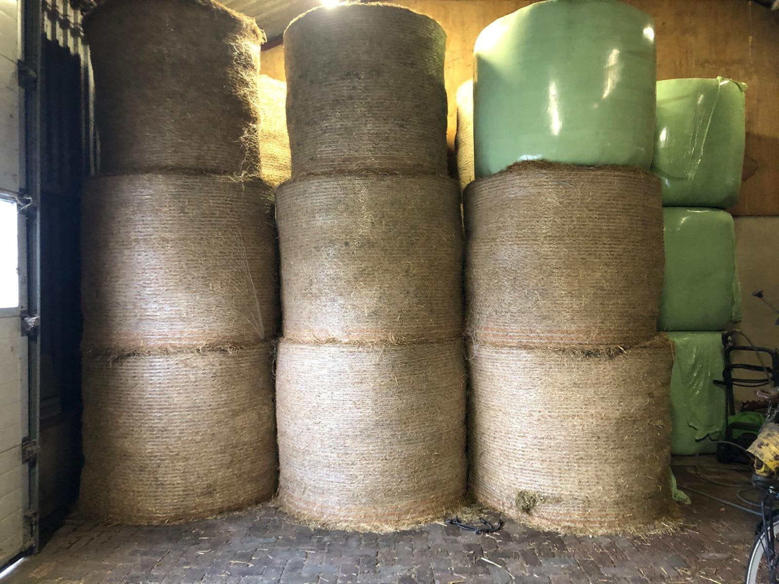 Ronde balen hooi 17 stuks, Ophalen, Vee