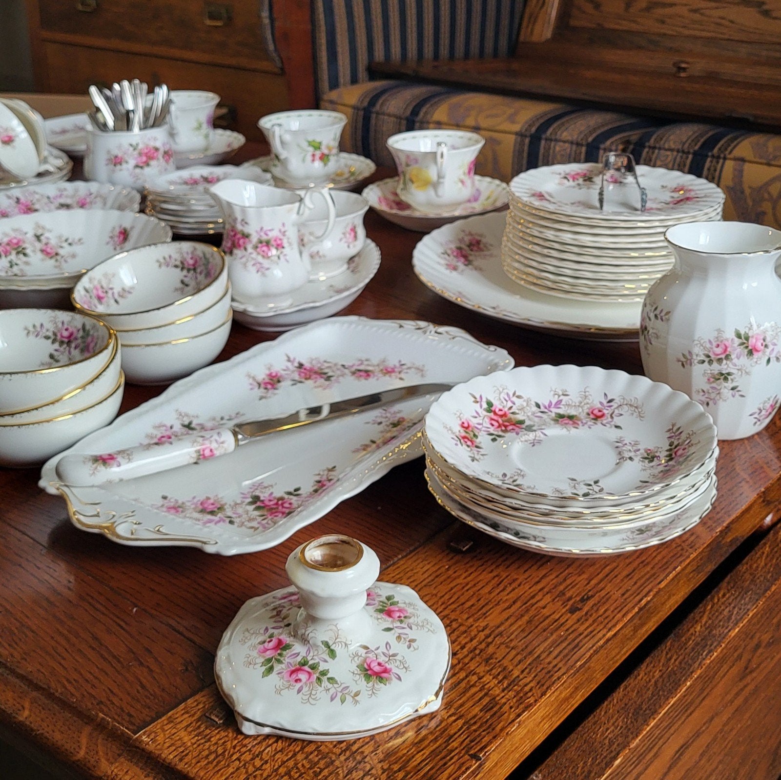 Uitgebreid Royal Albert Servies English Lavender Rose, Ophalen, Zo goed als nieuw, Porselein, Overige stijlen