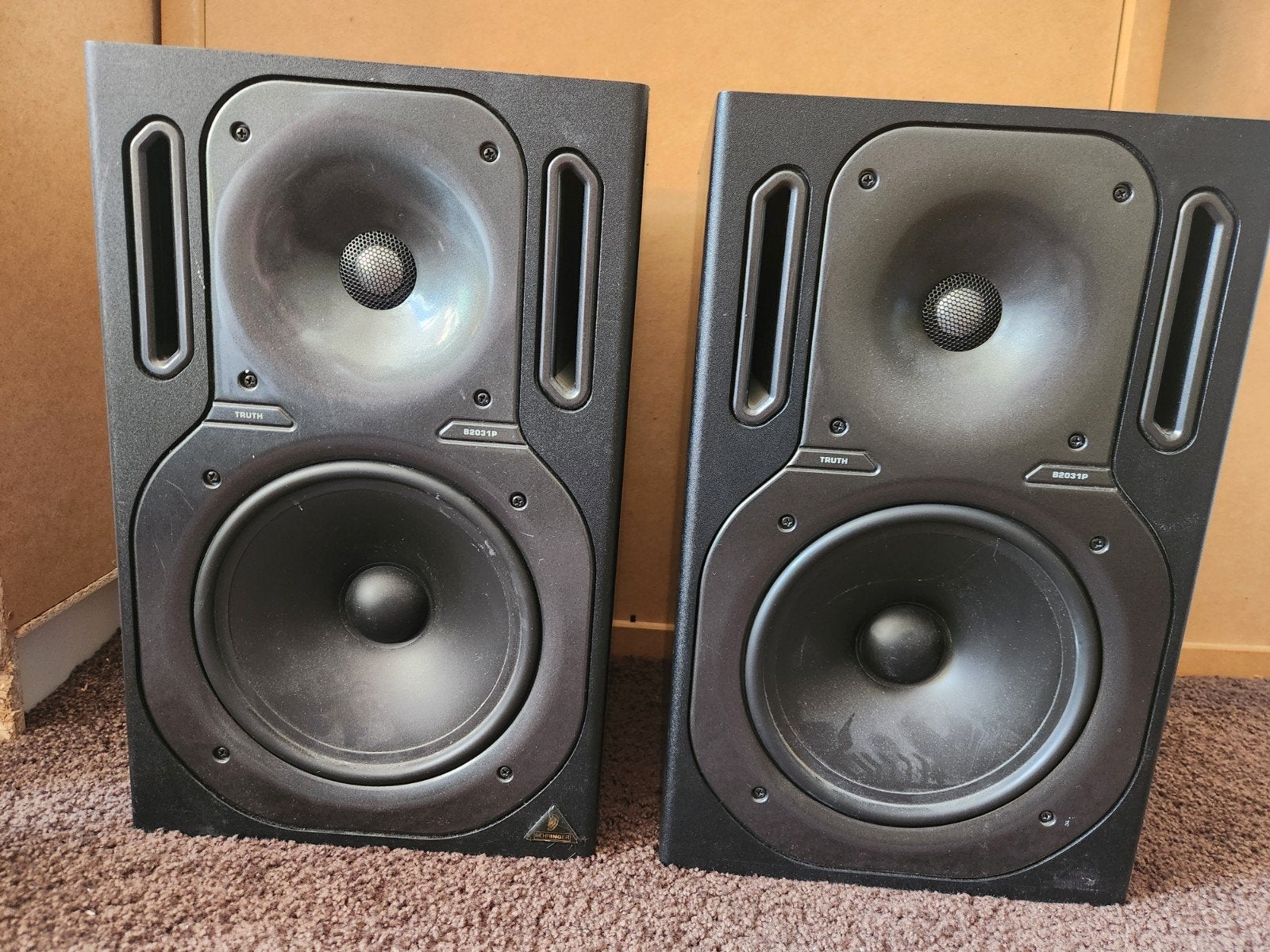Behringer 2 weg speakers, Stereo speakers, Gebruikt, Ophalen, 150 watt of meer