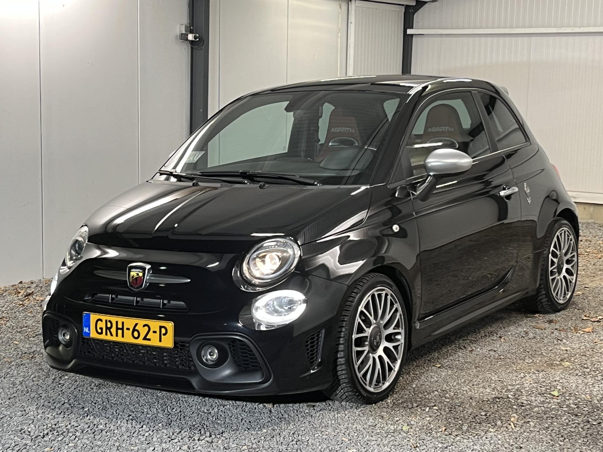 Abarth 595 1.4 T-Jet Turismo 70th Anniversary AUTOMAAT 165PK, Auto's, 15 km/l, Gebruikt, Euro 6, 4 cilinders