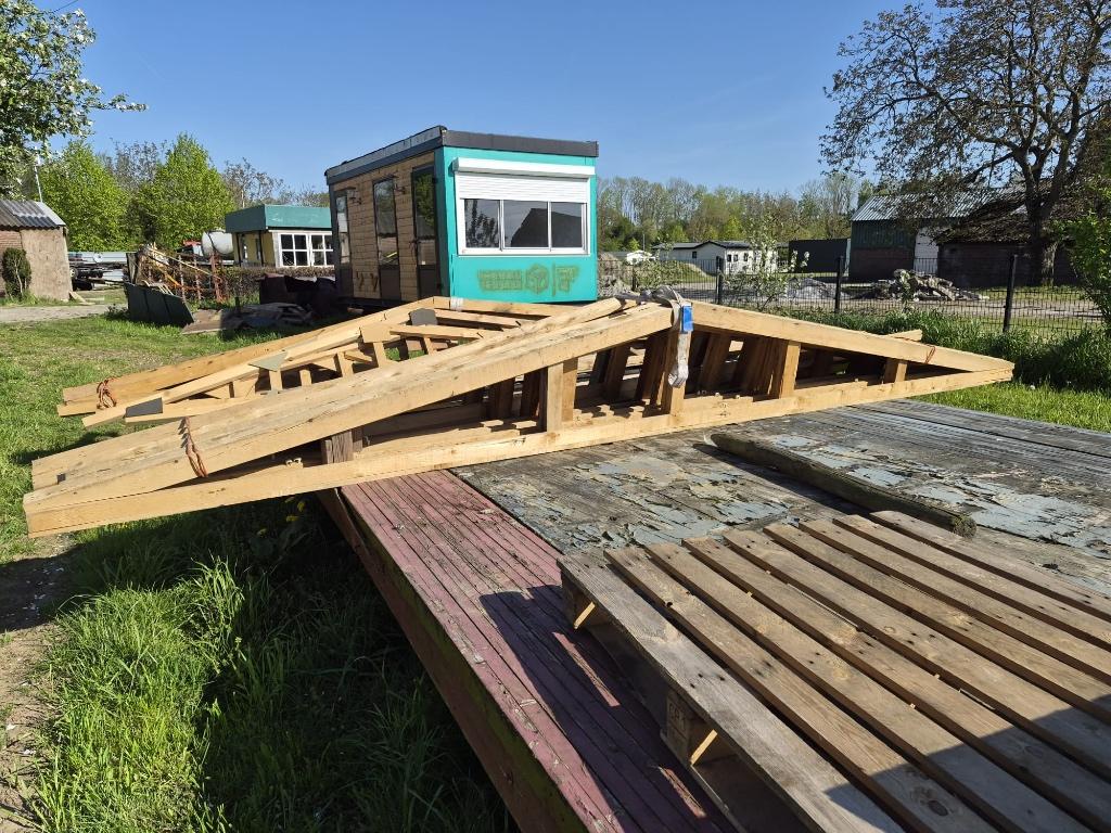 Te koop partij houten spanten 4m, Doe-het-zelf en Verbouw, Hout en Planken, Ophalen, Grenen, Zo goed als nieuw, Balk