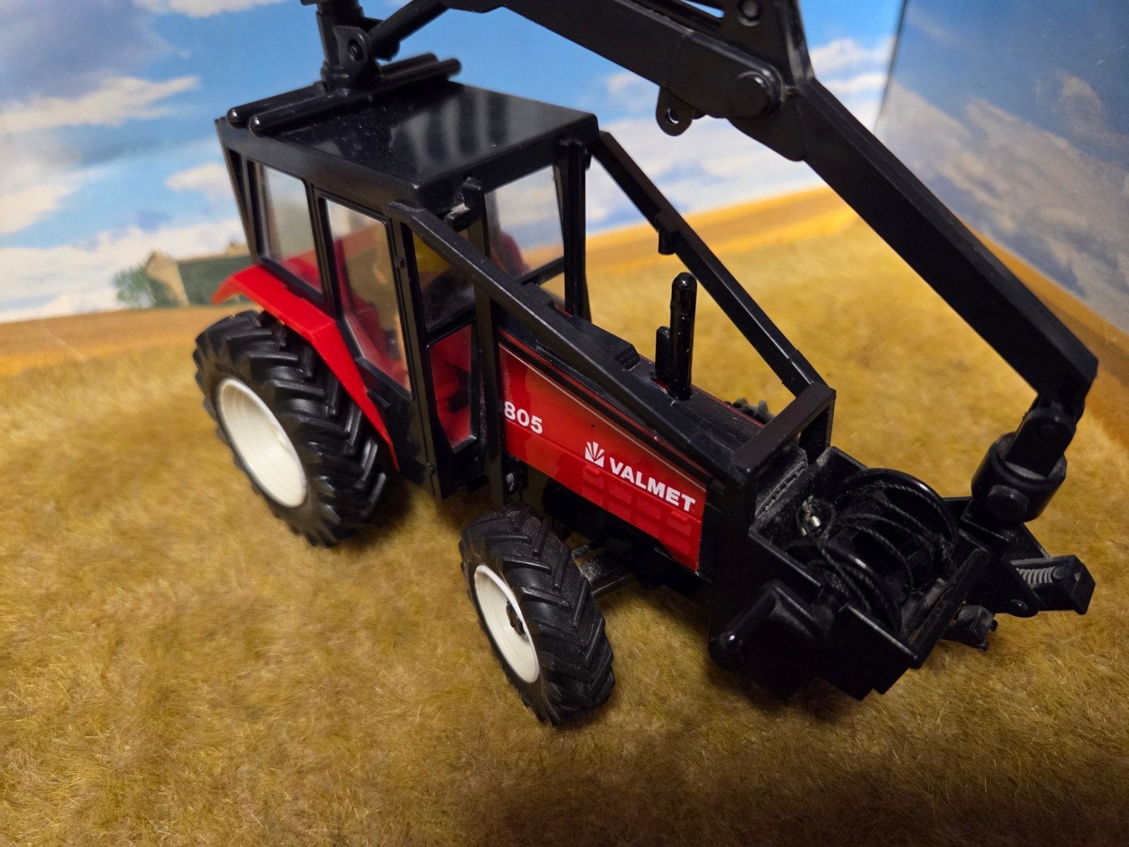 britains valmet 805 met boom kraan, Ophalen of Verzenden, Zo goed als nieuw, Tractor of Landbouw, Britains