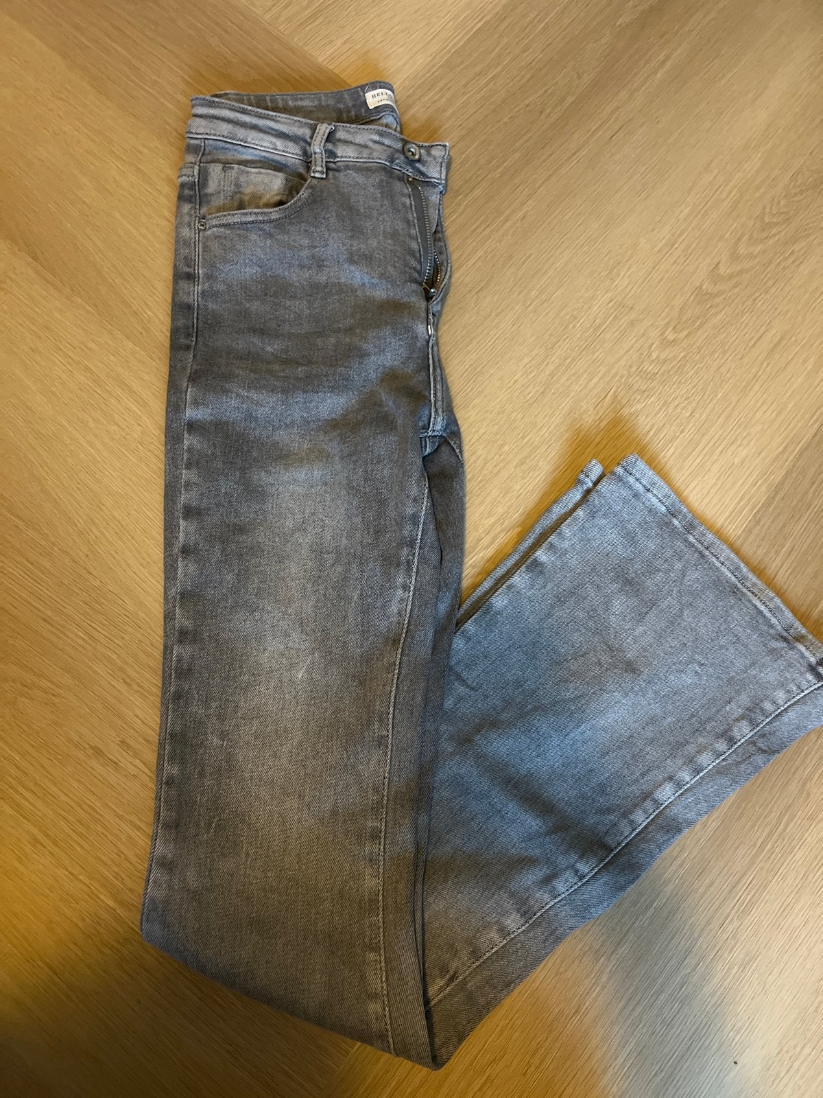Hello Miss Grijze Flared Jeans - Maat 38, Ophalen of Verzenden, Zo goed als nieuw, Grijs, W30 - W32 (confectie 38/40)