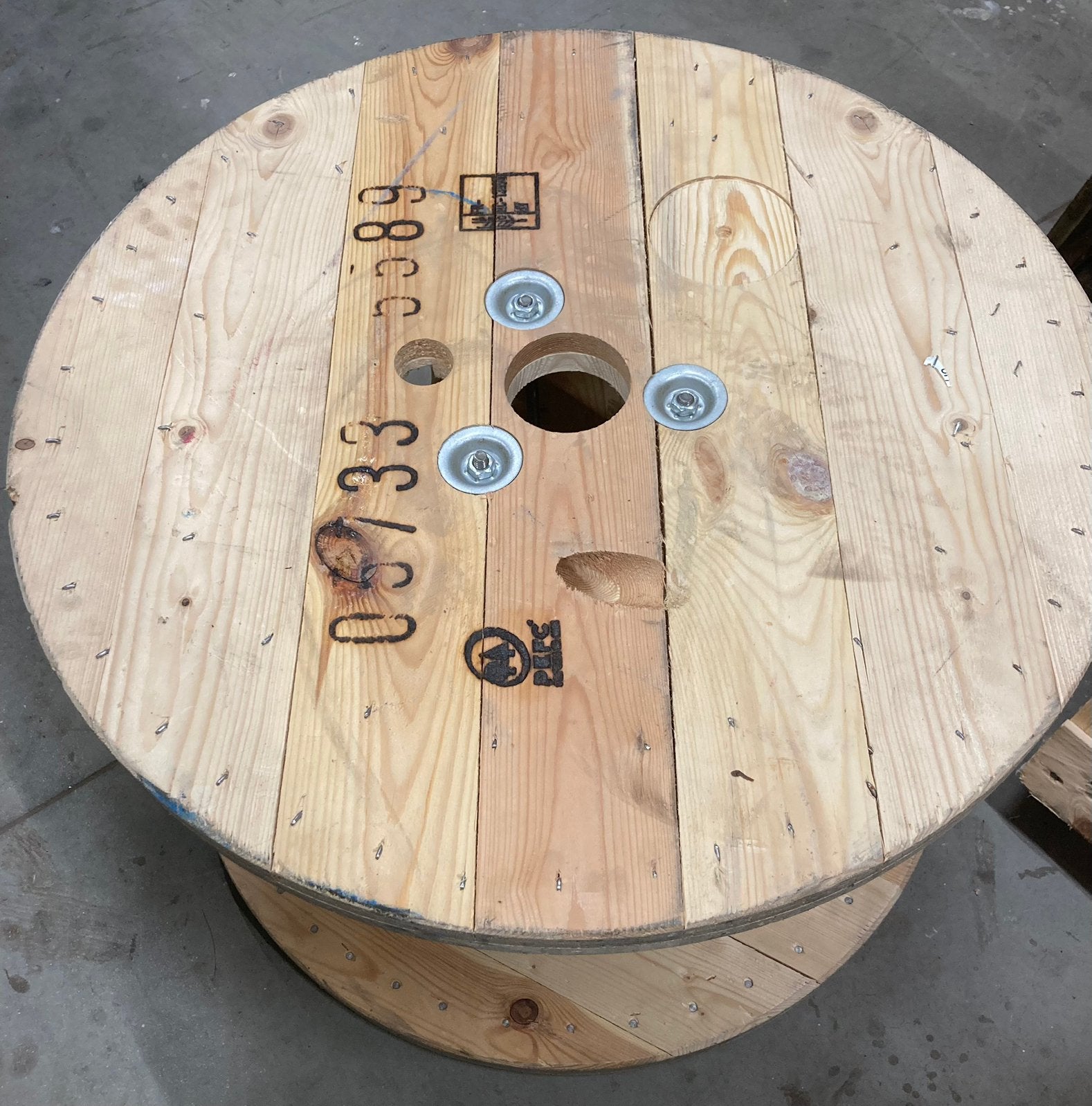 Kabelhaspel, haspeltafel, bijzettafel, industrieel, Ophalen, Zo goed als nieuw, Rond, Hout
