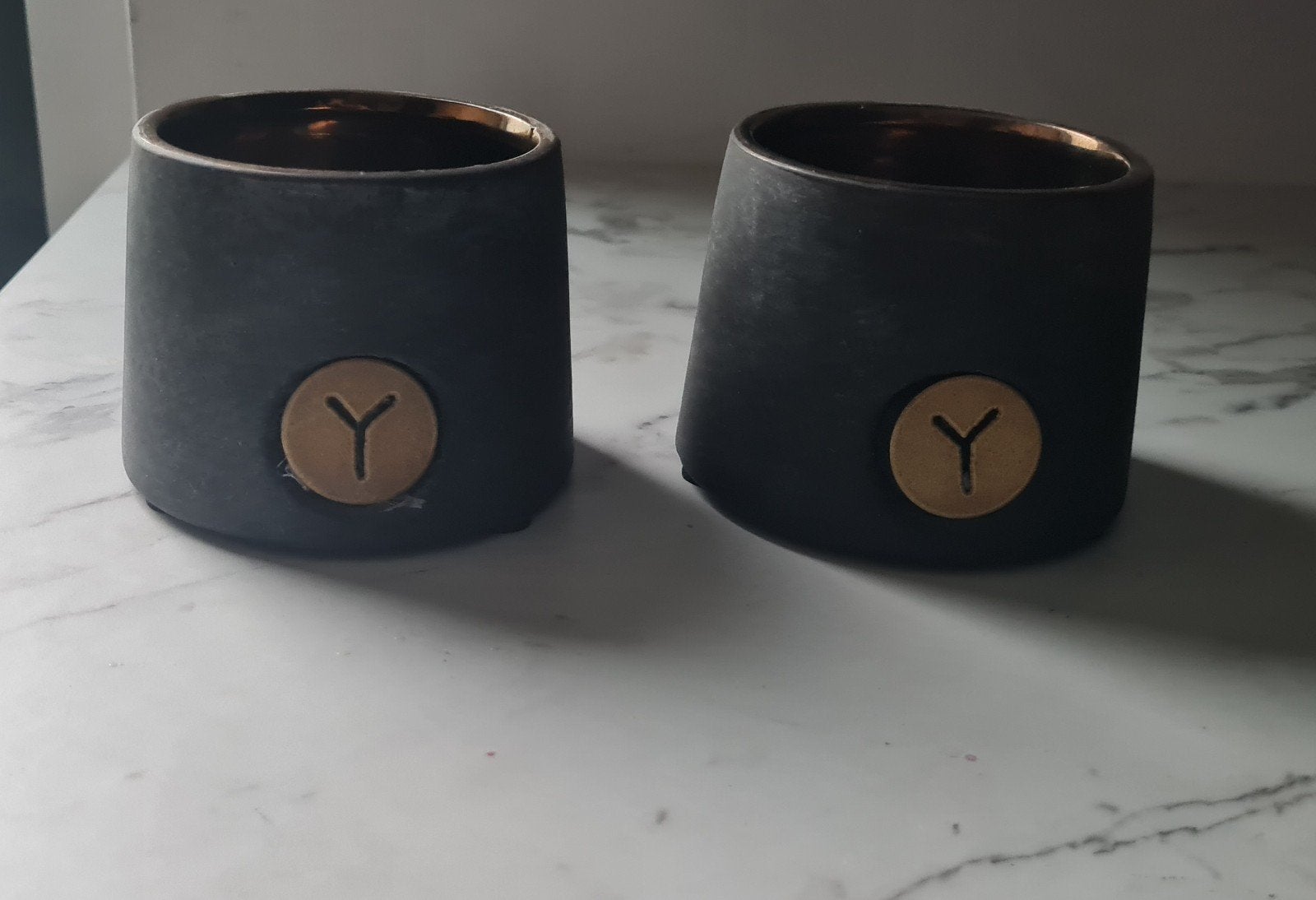 Set van 2 Brynxz kandelaars - Zwart-Goud D.16 H.7.5, Ophalen, Brynxz, Zwart, Zo goed als nieuw