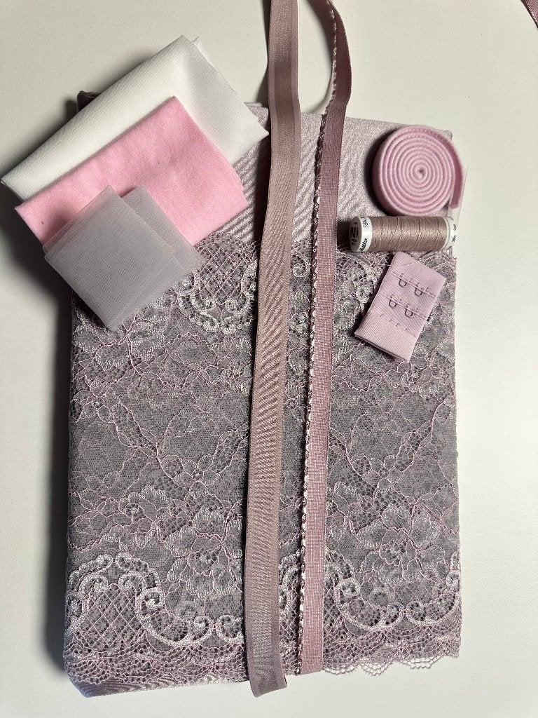 NR.83 BLUSH MAUVE LINGERIE COMPL. PAKKET REKBAAR KANT, Ophalen of Verzenden, Nieuw, Kant