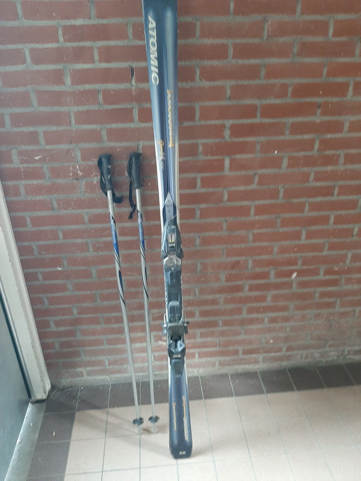 Atomic Beta Carv Ski's met Marker bindingen en stokken, 160 tot 180 cm, Gebruikt, Ophalen of Verzenden, Carve