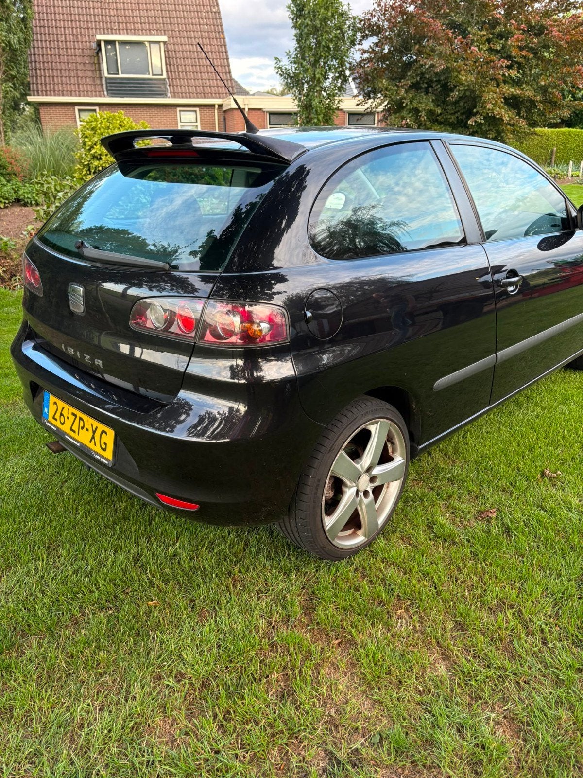 Seat Ibiza 1.6 77KW 3DRS 2008 Zwart, Voorwielaandrijving, 15 km/l, 40 €/maand, 4 cilinders