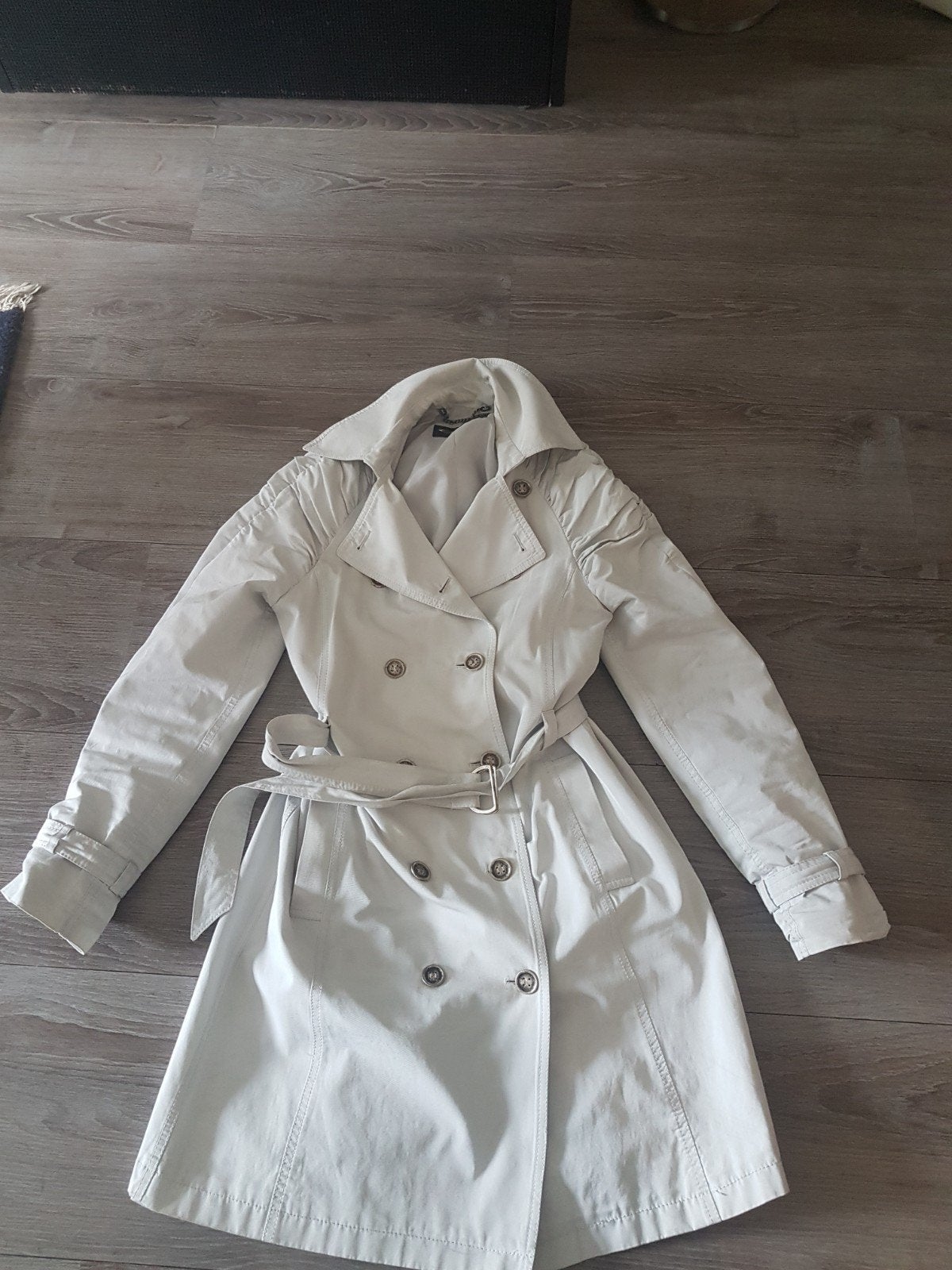 prachtige trenchcoat  van expresso maat 36, Ophalen of Verzenden, Zo goed als nieuw, Maat 36 (S), Beige