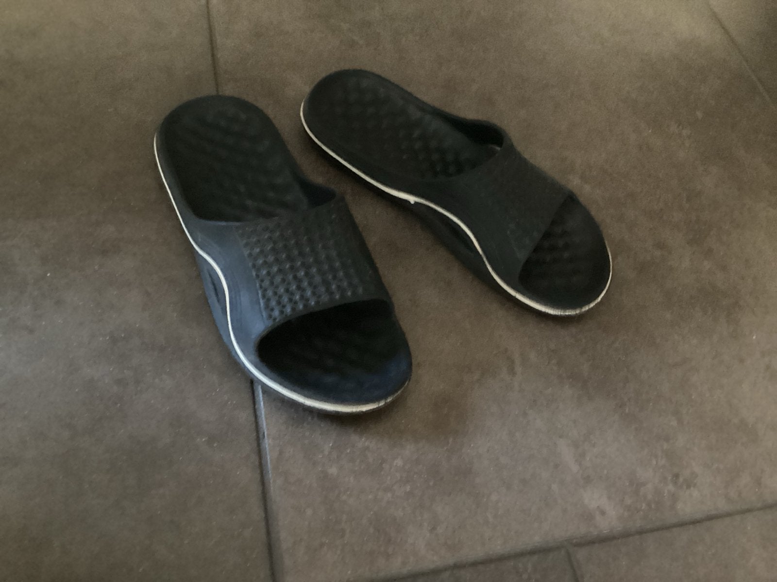 Zwarte slippers maat 36, Kleding | Dames, Schoenen, Ophalen, Gedragen, Zwart, Slippers