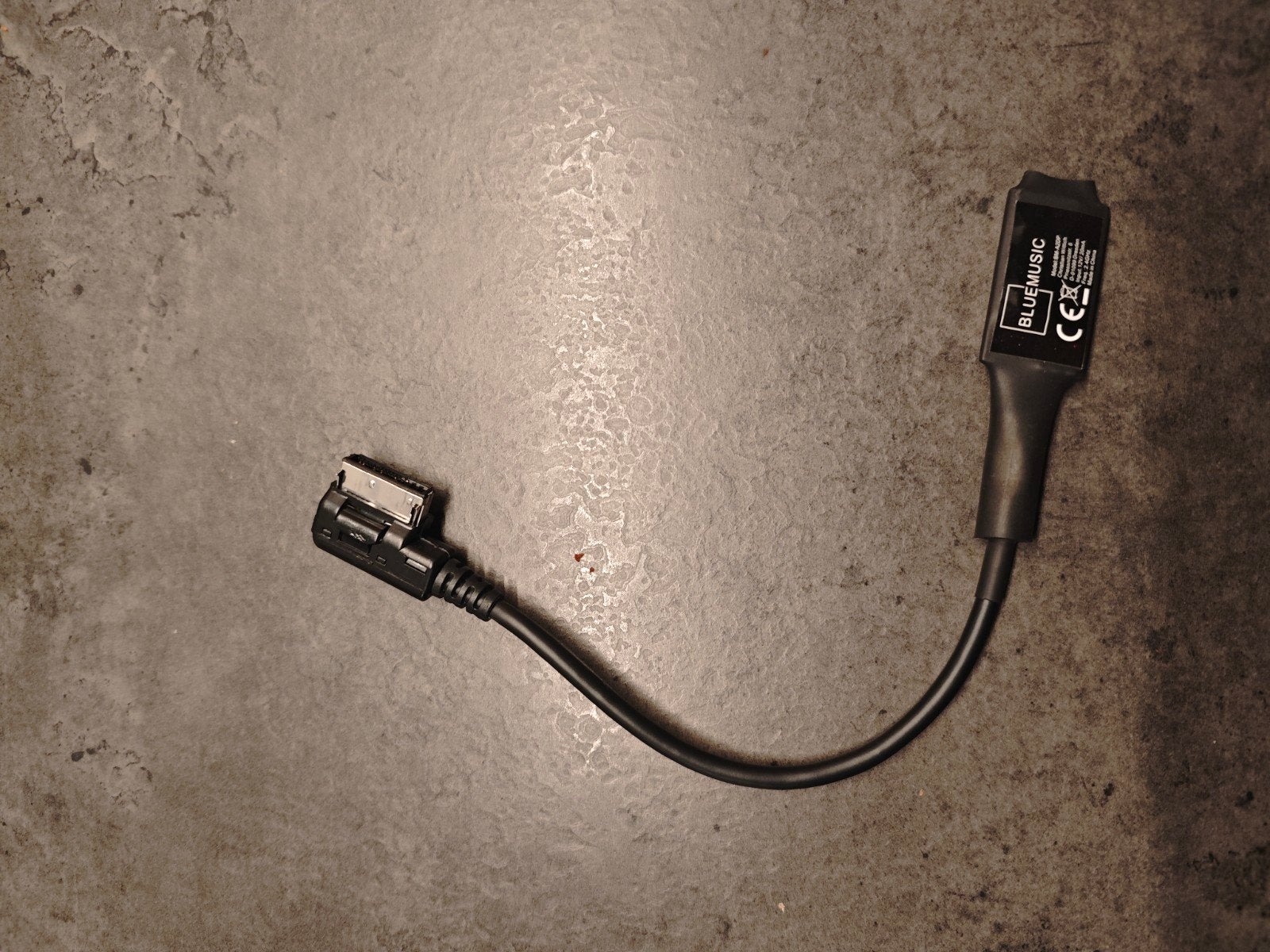Bluetooth adapter volkswagen, Ophalen of Verzenden, Gebruikt, Minder dan 2 meter, Overige kabels
