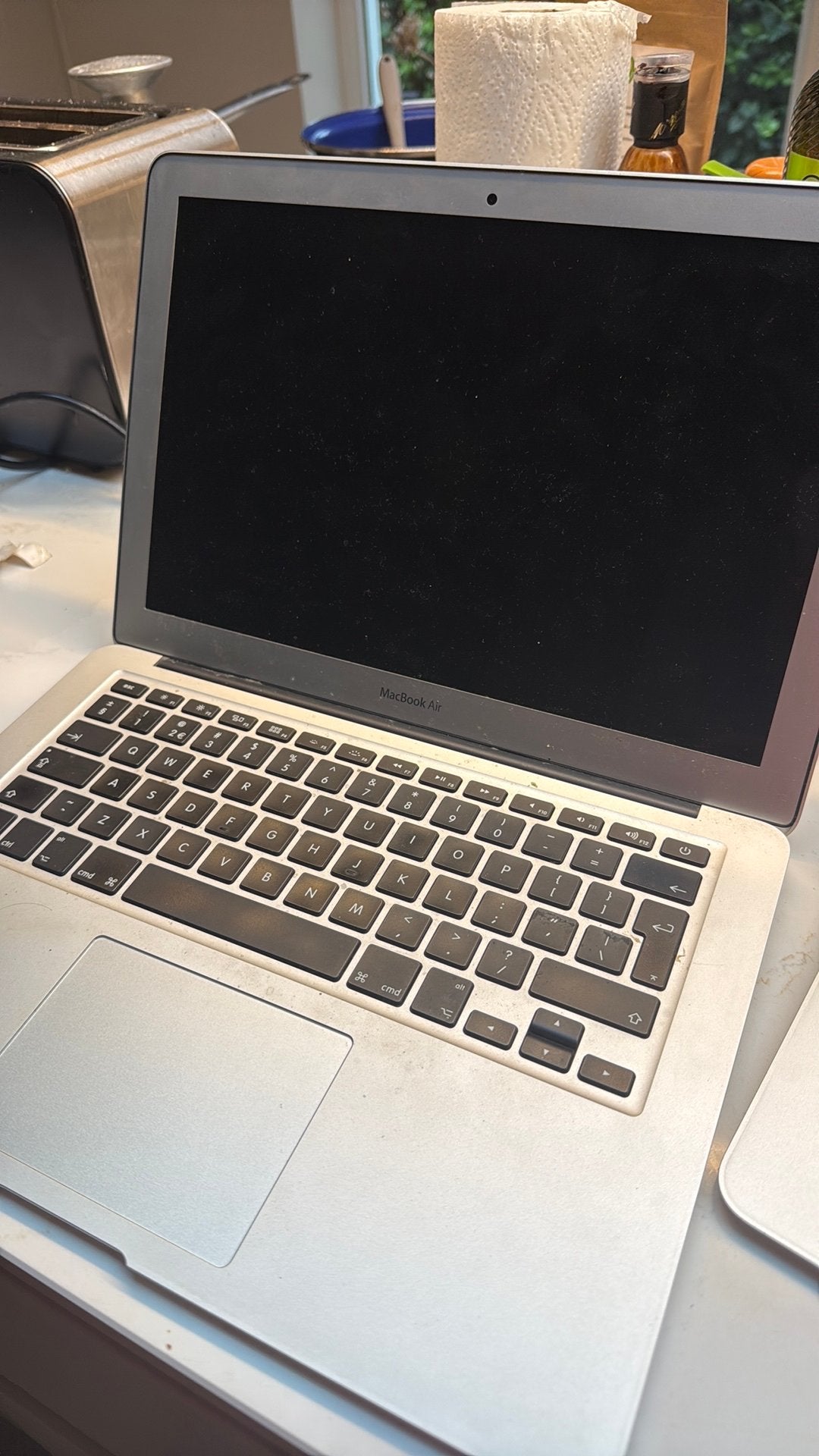 Apple MacBook Air 13 inch A1466 – zonder oplader – ongetest, Computers en Software, 8 GB, 13 inch, Minder dan 2 Ghz, Apple road