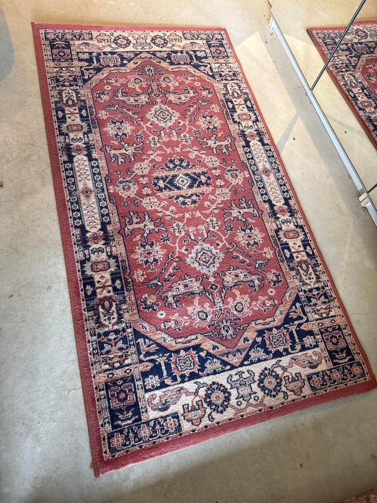 Quartz tapijt, rood met blauw patroon, Huis en Inrichting, Stoffering | Tapijten en Kleden, Ophalen, Gebruikt, 50 tot 100 cm, 150 tot 200 cm