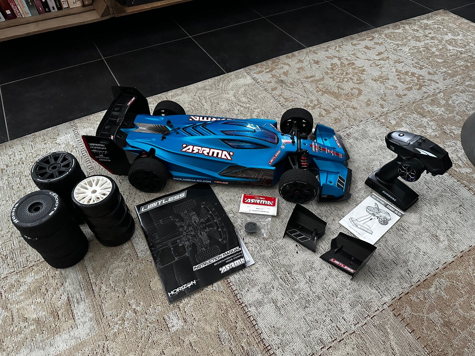 Arrma Limitless V1 1/7 8S Compleet met extra banden, Hobby en Vrije tijd, Modelbouw | Radiografisch | Auto's, Elektro, Ophalen of Verzenden