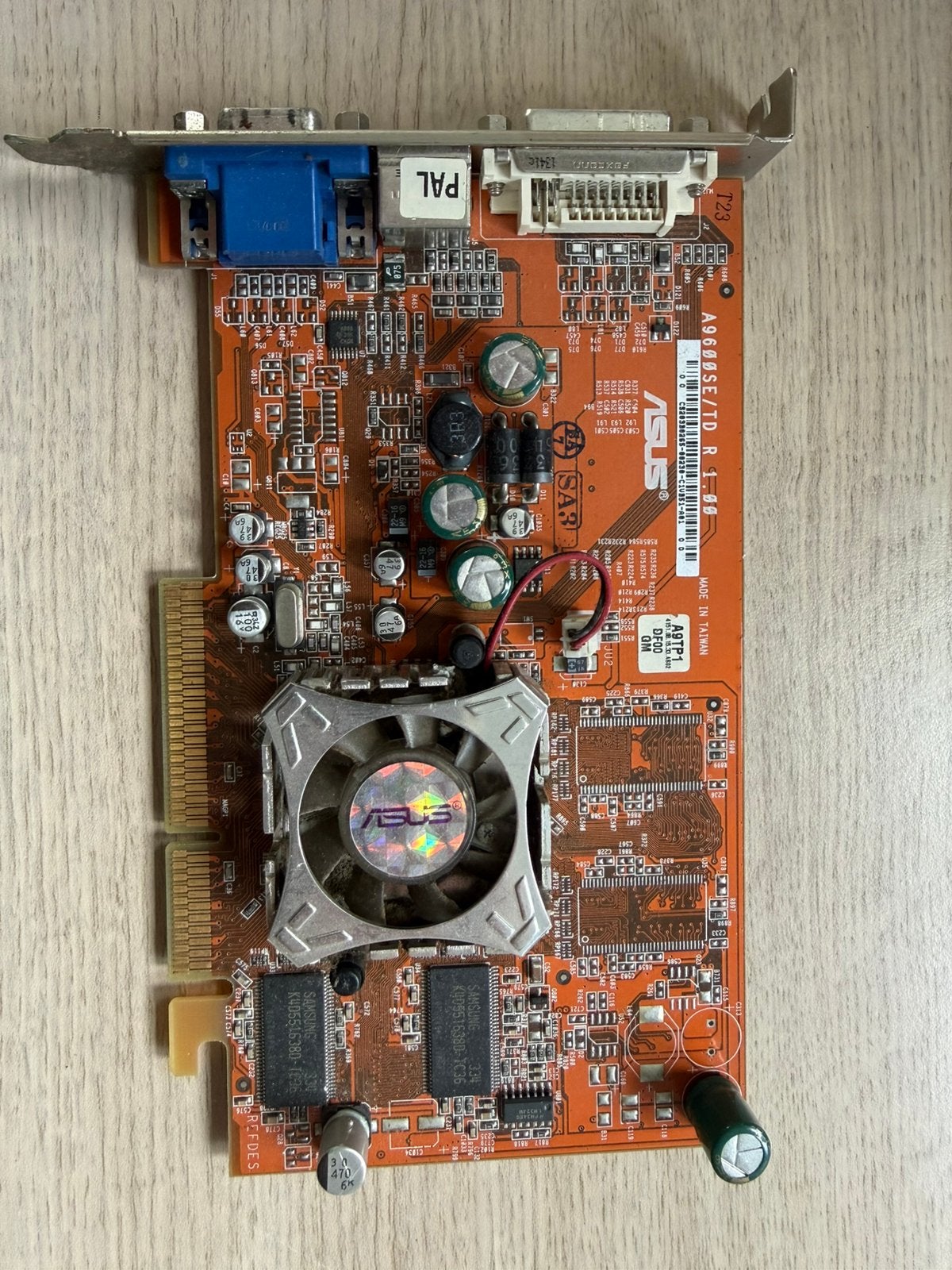 ASUS Radeon 9600 SE 128MB AGP videokaart, Ophalen of Verzenden, ASUS