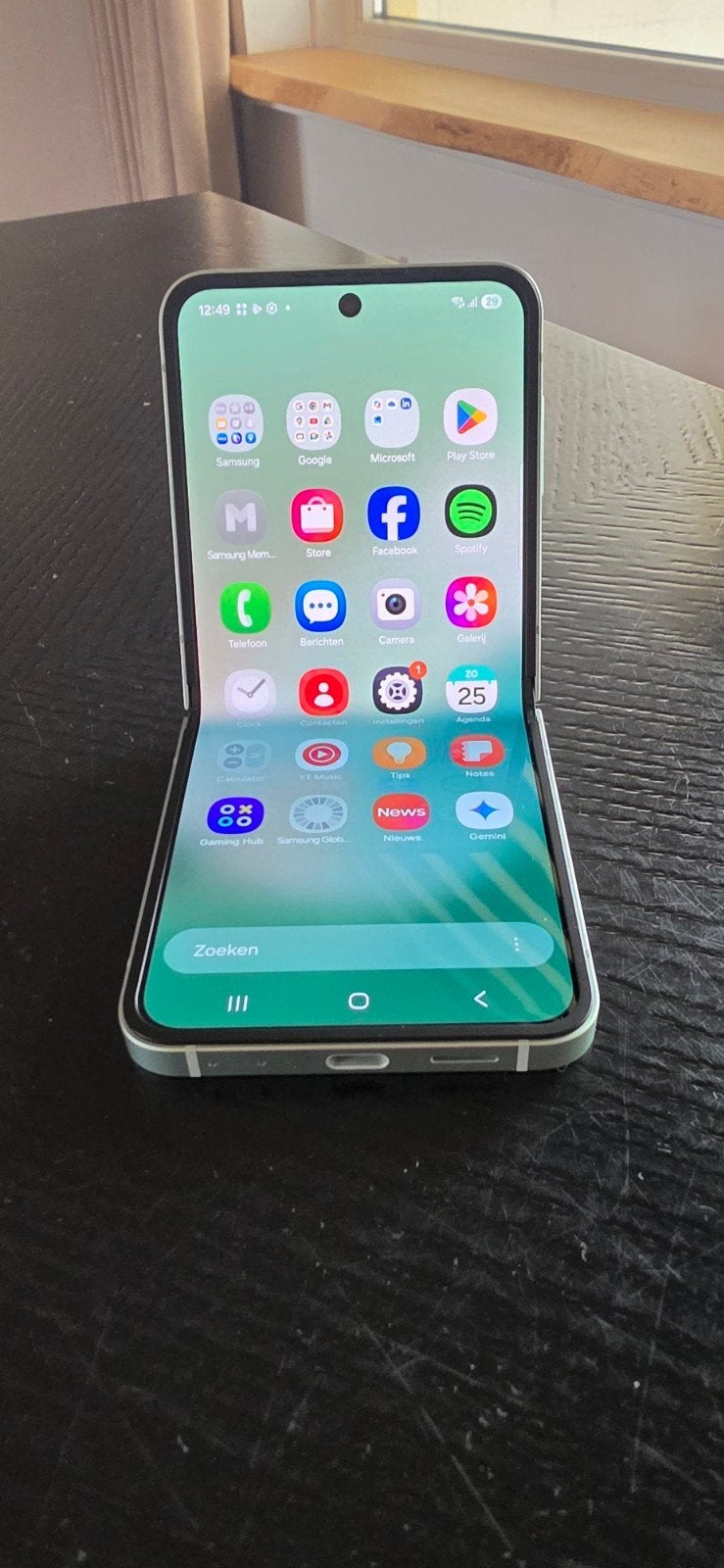Samsung Galaxy Z Flip 6 - Zo goed als nieuw, Zwart, Ophalen of Verzenden, Zo goed als nieuw, 128 GB