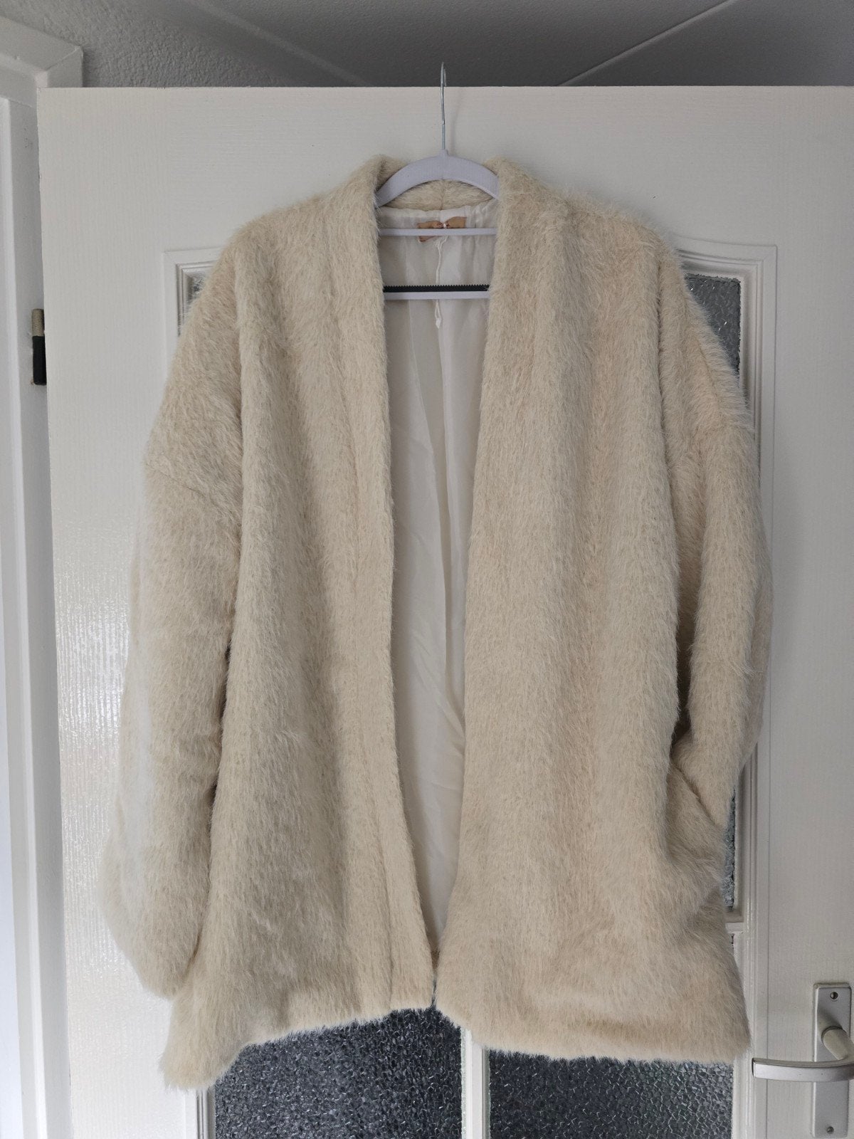 nieuw imitatie bontjas creme 44 46 48, Ophalen of Verzenden, Nieuw, Maat 46/48 (XL) of groter, Beige