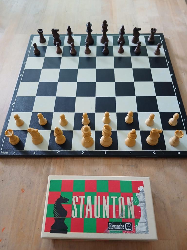 Revanche schaakbord met revanche schaakstukken., Hobby en Vrije tijd, Ophalen of Verzenden