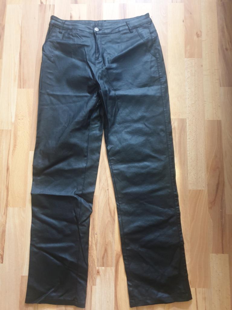 Zwarte nep leren broek maat 44, Kleding | Dames, Zwart, Maat 42/44 (L), Ophalen of Verzenden, Zo goed als nieuw