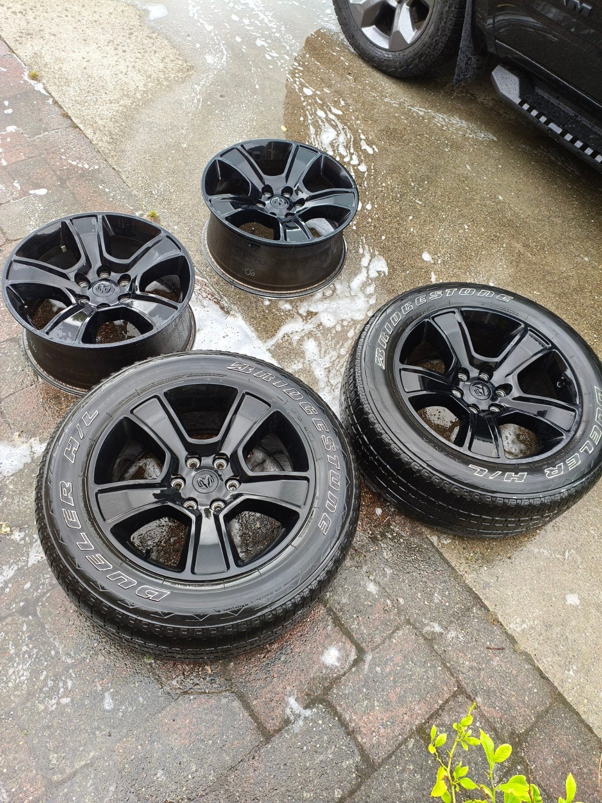 Dodge Ram 1500 Gen5 Velgen 20 inch met Bridgestone Banden, Ophalen, Gebruikt, 275 mm, Banden en Velgen