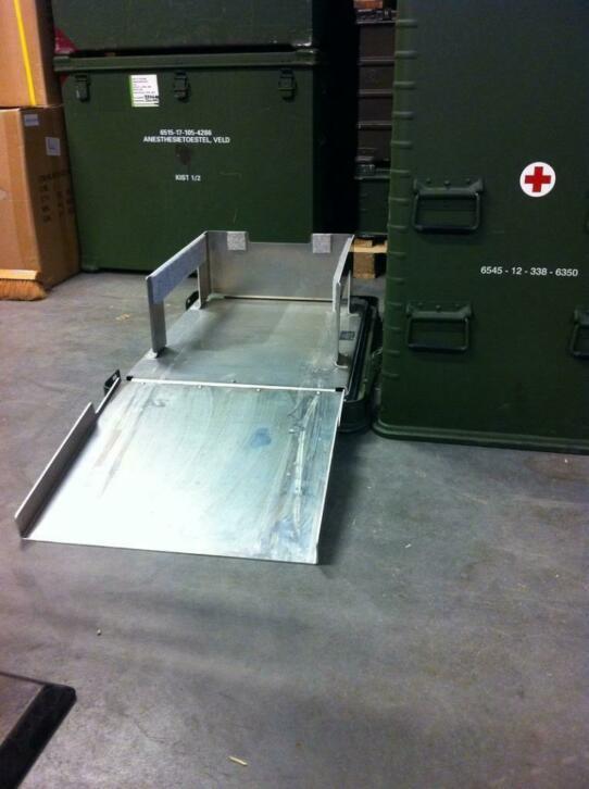 Hoge aluminium overzet kist op kap van Zarges 60x80x140 cm, Verzamelen, Militaria | Algemeen, Niet ingevuld, Kist of Geocache
