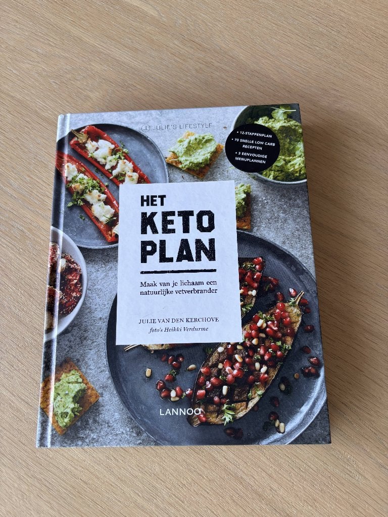 Het Keto Plan - Julie's Lifestyle Kookboek, Ophalen of Verzenden, Zo goed als nieuw, Eten en Koken
