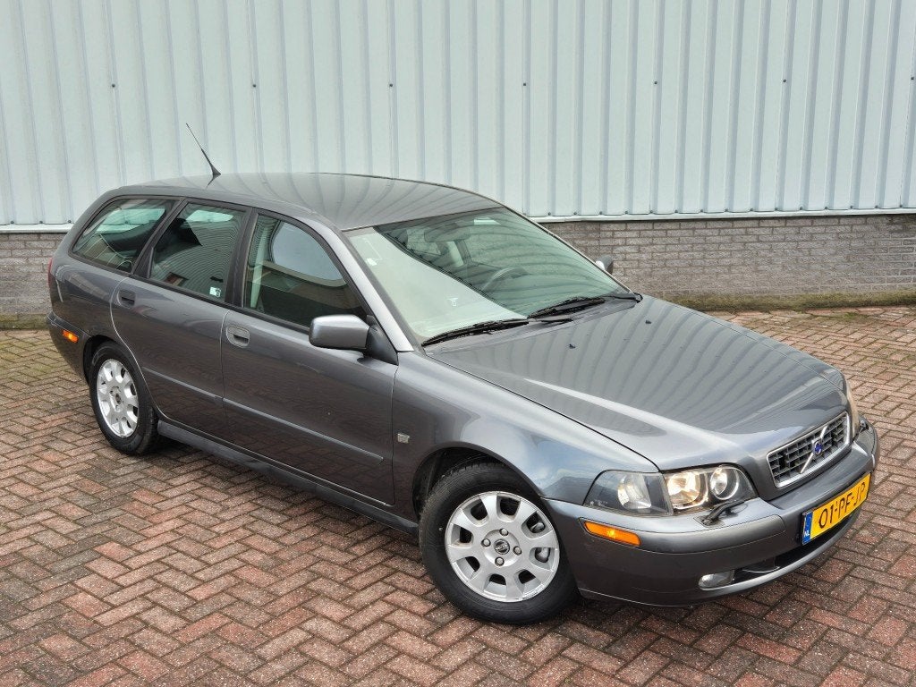 Volvo V40 1.8 Europa Nieuwe Distributieriem+WP+Service Beurt, Gebruikt, 1295 kg, 4 cilinders, 1783 cc