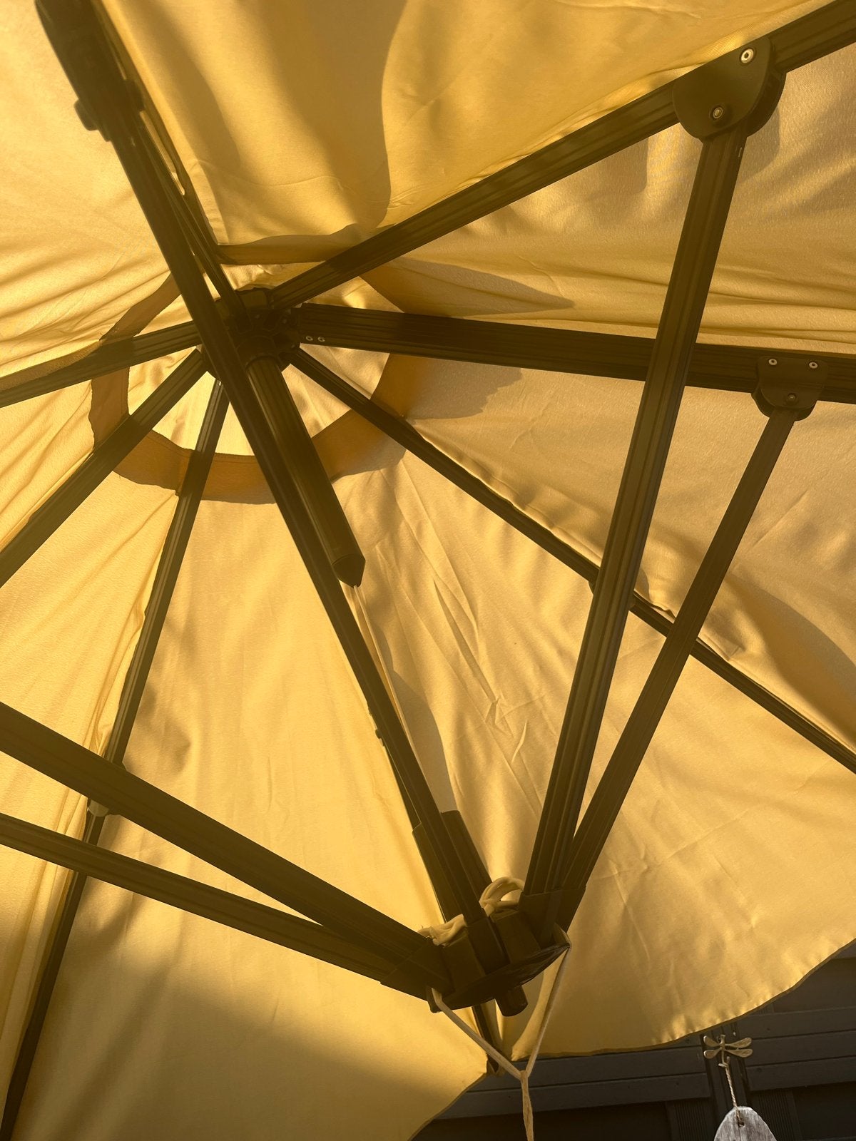 Zweefparasol met voet en hoes - Beige/Zandkleurig incl voet, Gebruikt, Kantelbaar, Zweefparasol, 2 tot 3 meter