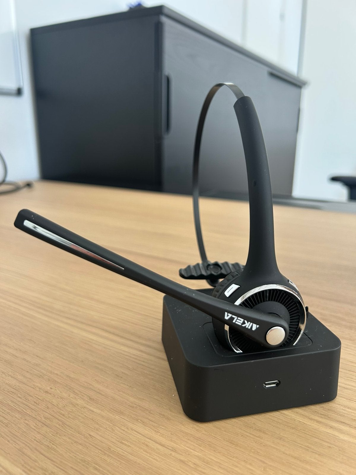 AIKELA draadloze Bluetooth headset met laadstation, Computers en Software, Headsets, Ophalen of Verzenden, Mute-functie, Zo goed als nieuw