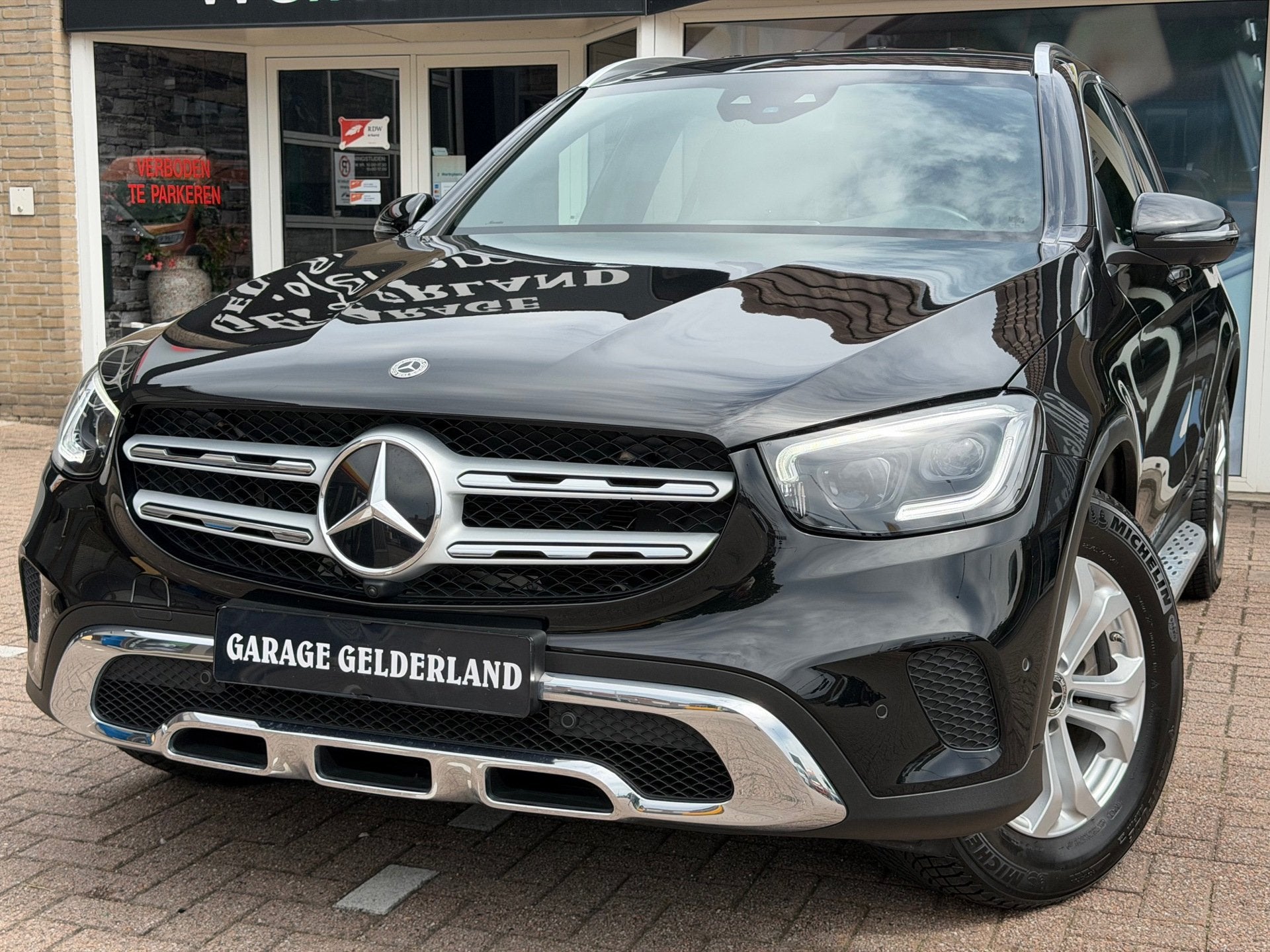 Mercedes-Benz GLC-klasse 200 4MATIC Premium Plus | Trekhaak, Gebruikt, Zwart, 2000 kg, Leder en Stof