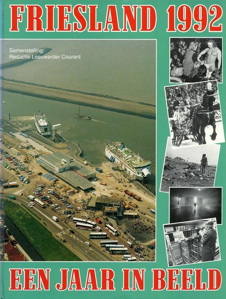 Friesland een jaar in beeld. Drie delen., Ophalen of Verzenden, 20e eeuw of later, Zo goed als nieuw, Leeuwarder Courant