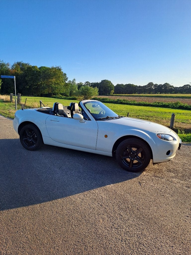 Mazda MX-5  NC 1.8 Touring 2006 Black and White Edition, Achterwielaandrijving, Zwart, 4 cilinders, Cabriolet