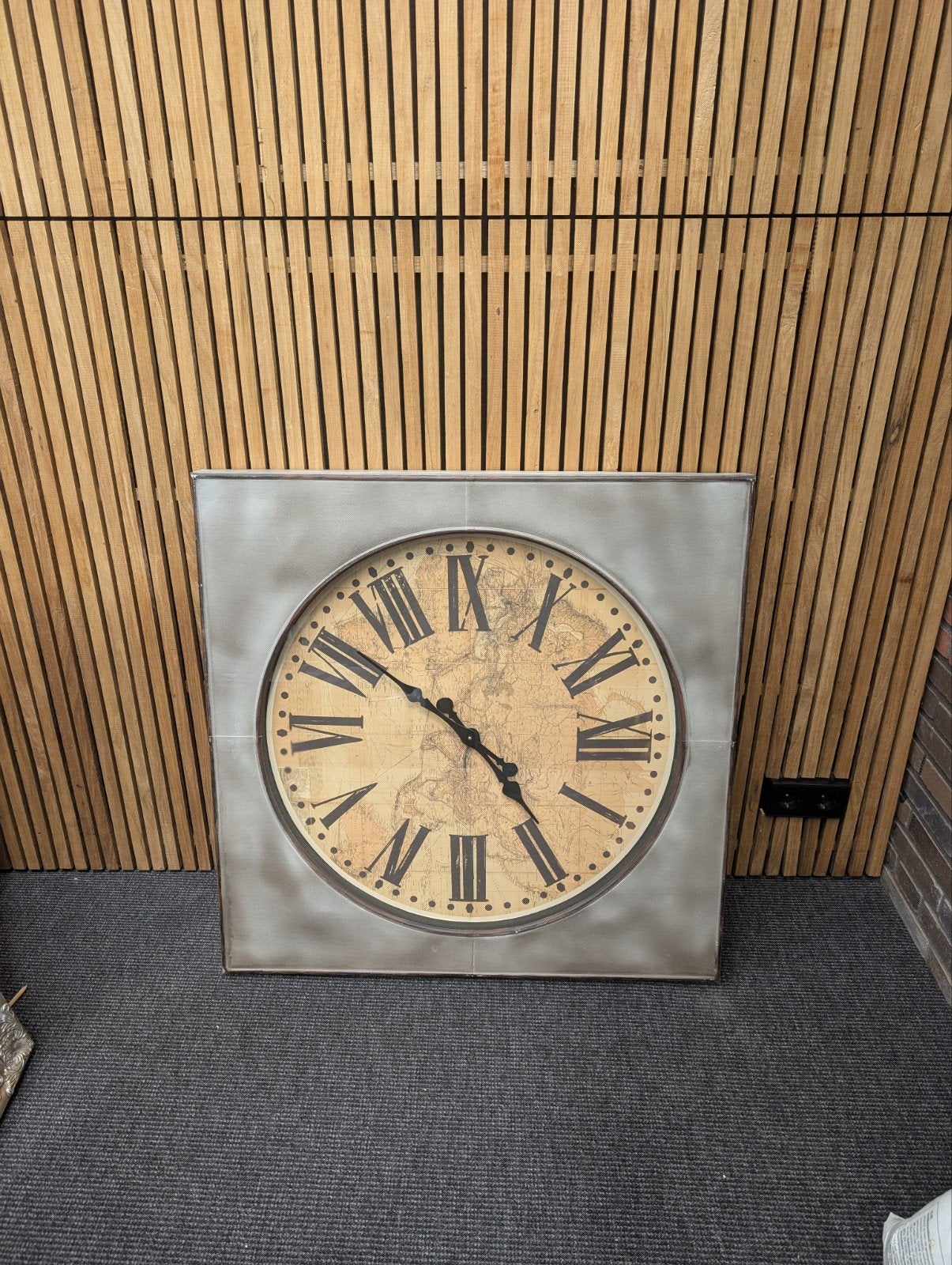 Grote Wandklok met Landkaart Design - 80x80x7 cm, Huis en Inrichting, Woonaccessoires | Klokken, Ophalen