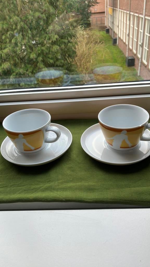 2x (capuccino) kop en schotel. Kahla. Silhouette design, Ophalen of Verzenden, Porselein, Overige stijlen, Kop(pen) en/of Schotel(s)