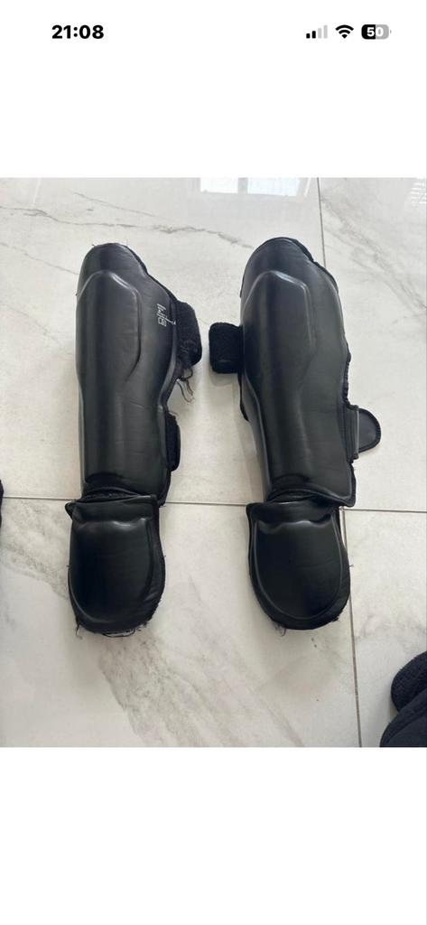King Industries scheenbeschermers - Zwart, Gebruikt, Overige, Vechtsportbescherming, Maat M