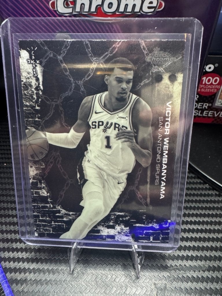 Victor Wembanyama White Refractor #59 Cactus Jack Topps, Ophalen of Verzenden, Zo goed als nieuw, Losse kaart