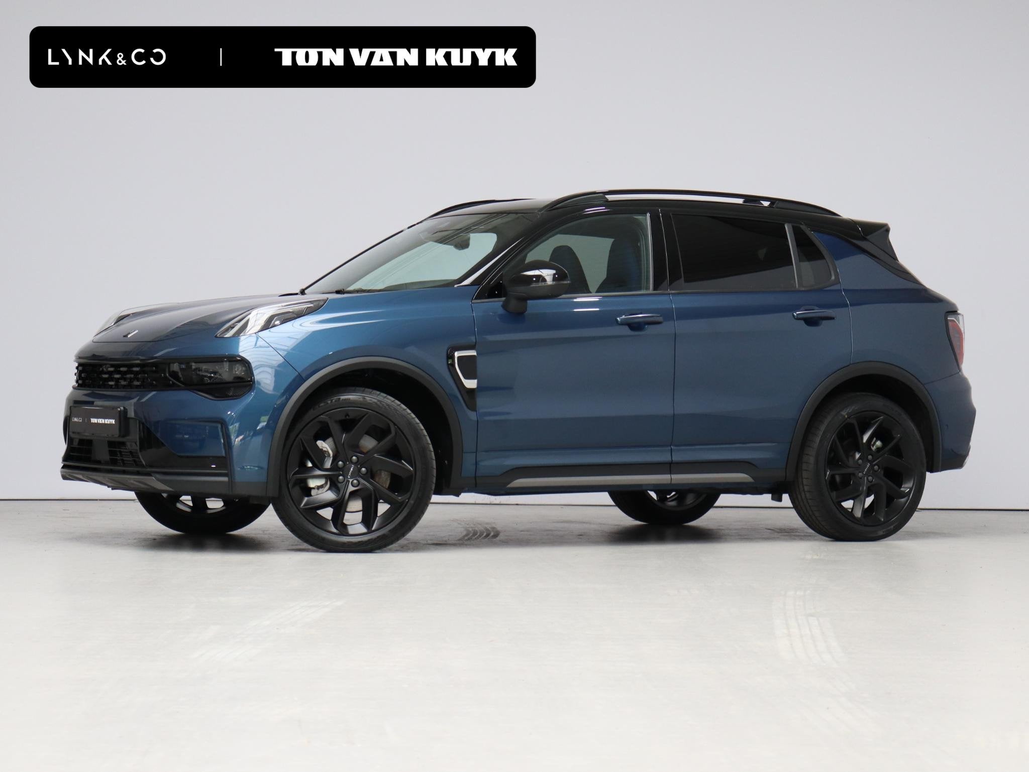 Lynk & Co 01 1.5 Blackpack! / Adaptive Cruise / Panoramadak, Stof, Euro 6, Blauw, 120 €/maand