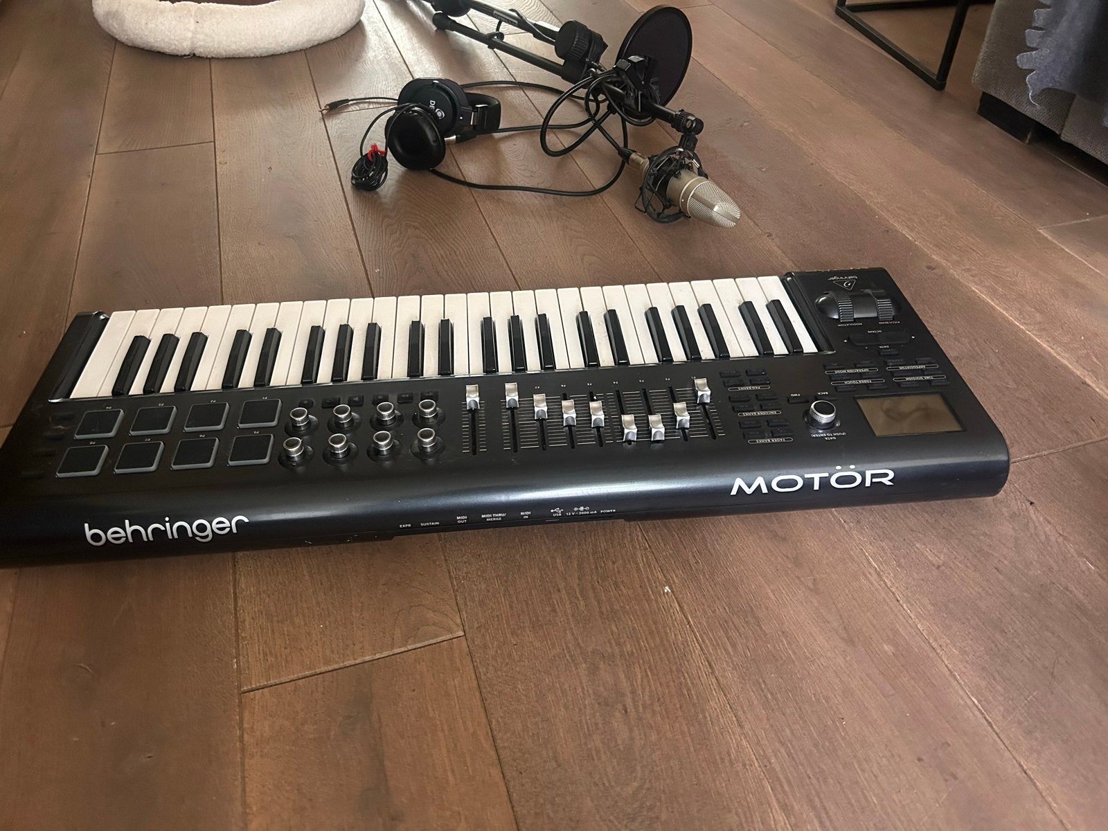 Behringer MOTOR 49 MIDI Keyboard Controller, Gebruikt, Aanslaggevoelig, Ophalen, 49 toetsen