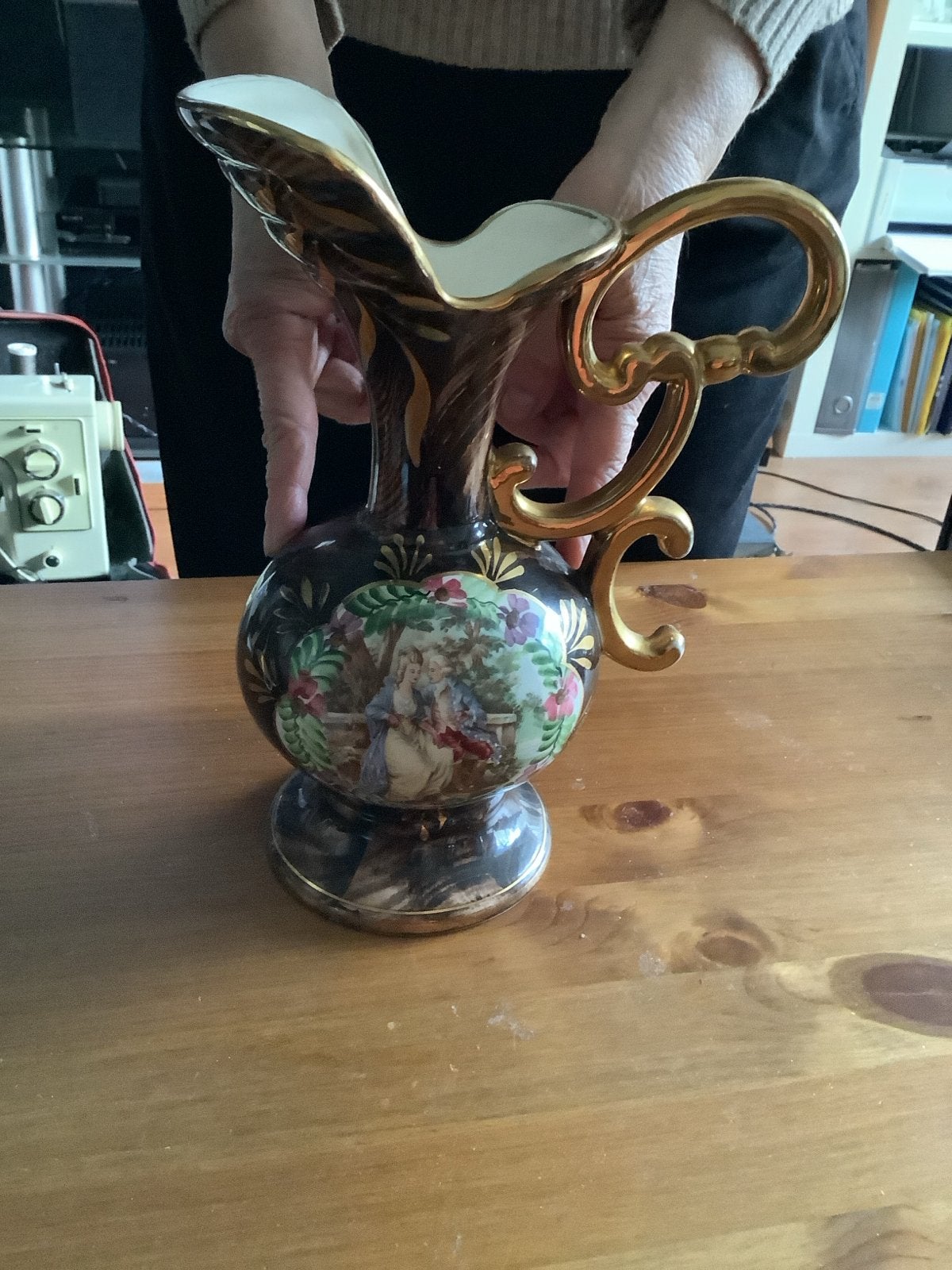 Antieke decoratieve vaas met gouden accenten, Ophalen of Verzenden