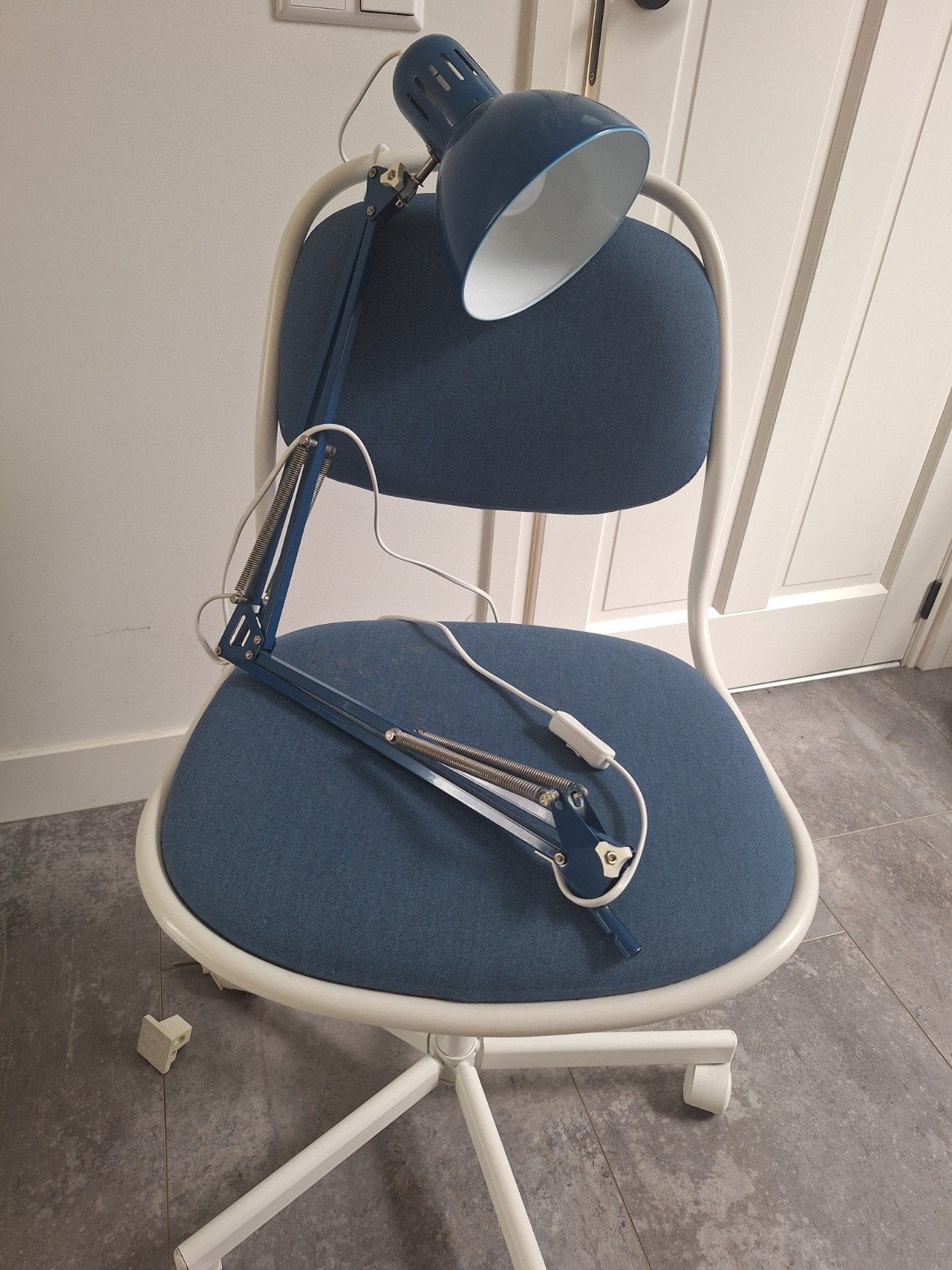 Ikea bureaustoel met Ikea lamp, Huis en Inrichting, Ophalen, Gebruikt, Blauw