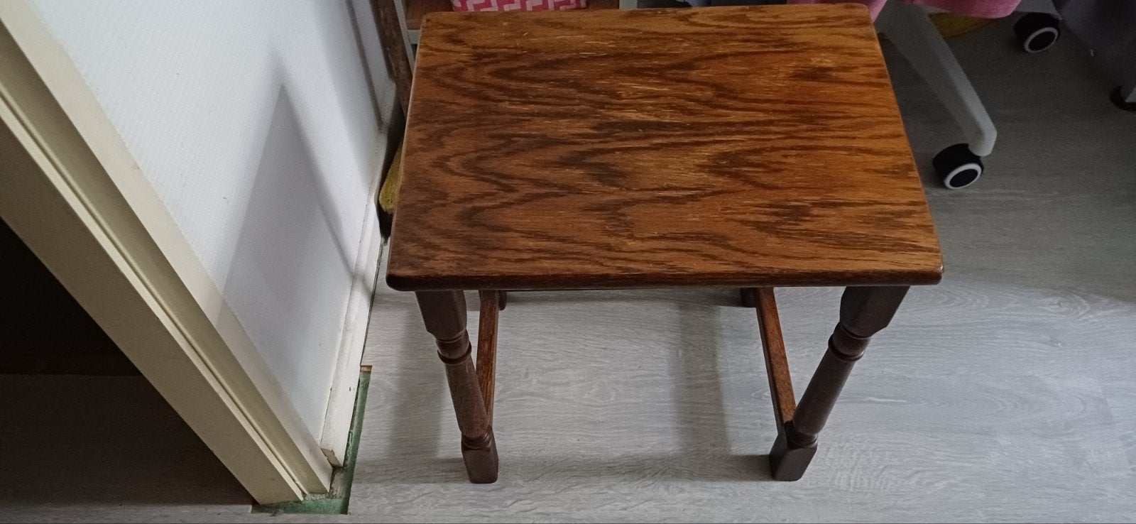 Stevig houten tafeltje - Bijzettafel, Ophalen, Minder dan 45 cm, Minder dan 55 cm, Gebruikt