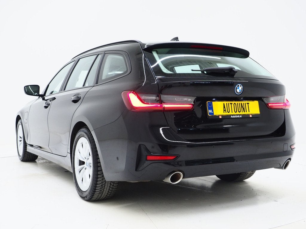 BMW 3 Serie Touring 320e Shadow Line | Camera | Trekhaak | L, Auto's, BMW, Automaat, 1998 cc, Gebruikt, Zwart