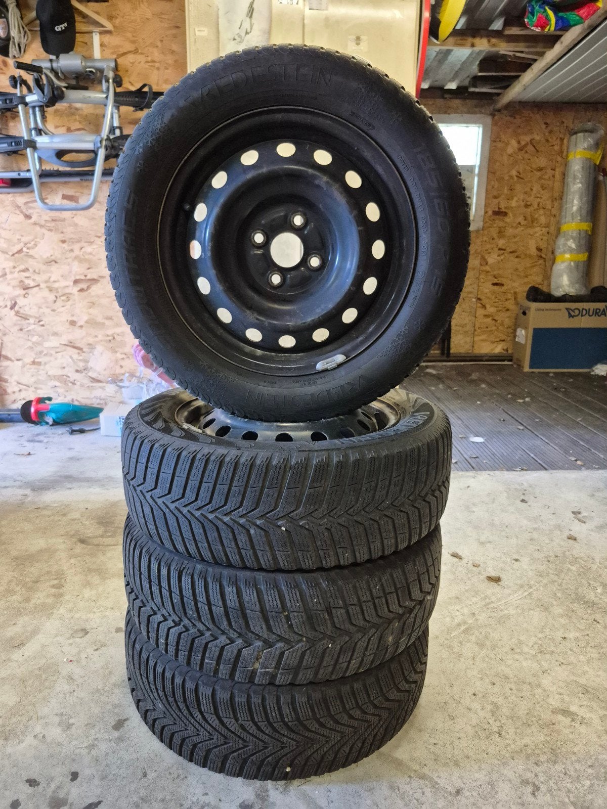 Vredestein winterbanden op stalen velgen 15 inch, Ophalen, Gebruikt, 15 inch, Banden en Velgen